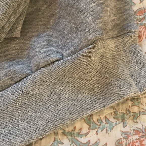 2 FOR $11 Large Kids plain grey crew neck sweatshirts - Picture 4 of 4